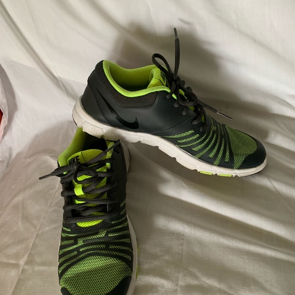 Nike Training Tennis Shoes Size 7Y - Picture 2 of 5